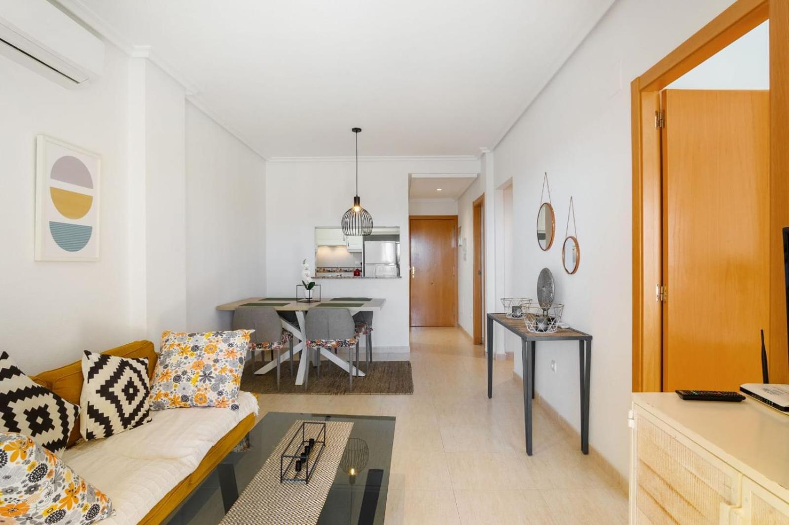 Nice Modern 2 Bed Apartment In Torrievieja 또레비에하 외부 사진