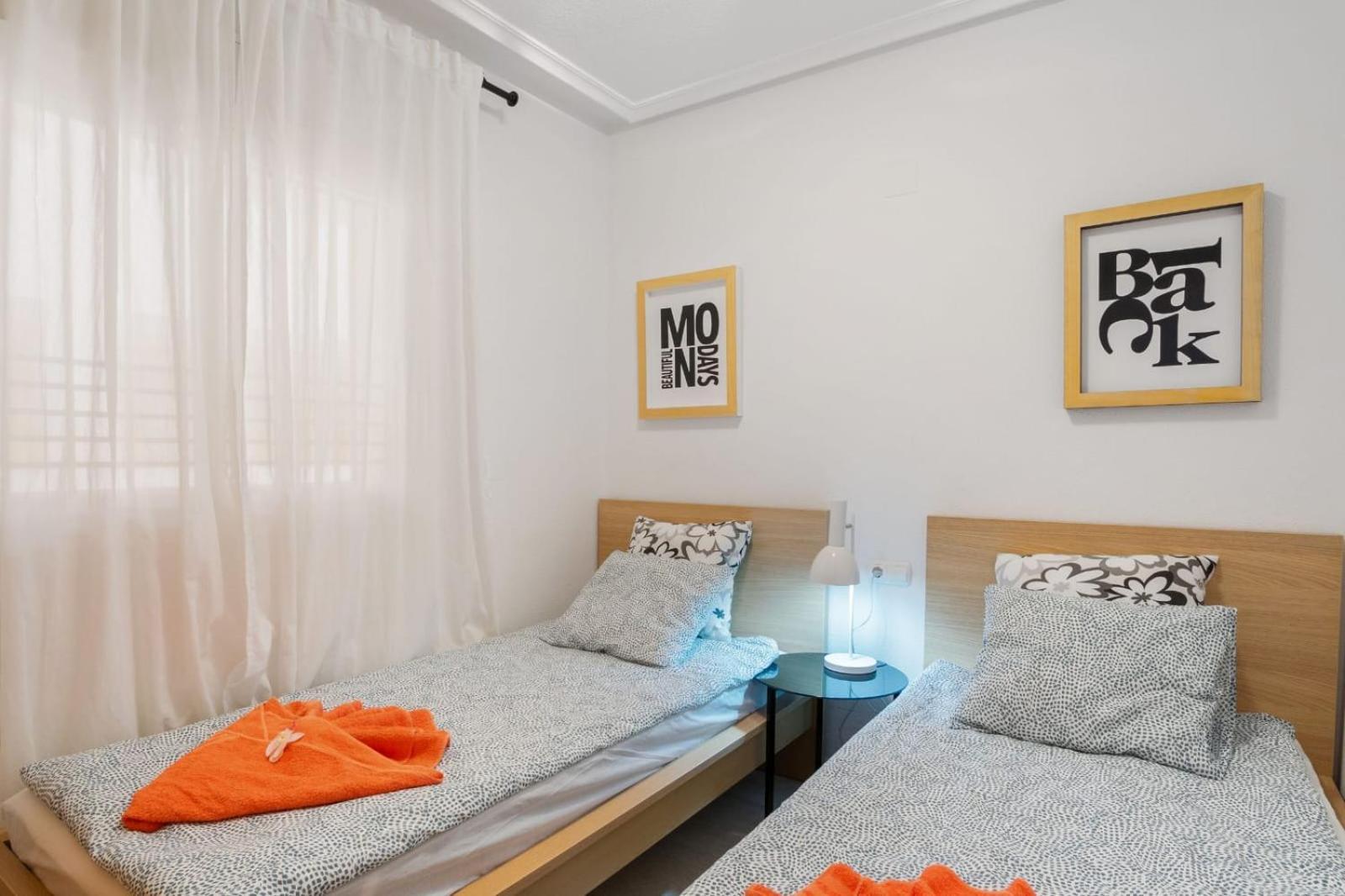 Nice Modern 2 Bed Apartment In Torrievieja 또레비에하 외부 사진